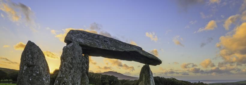 Beddrod Siambr Pentre Ifan/Pentre Ifan Chambered Tomb