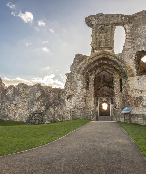 Castell Dinbych/Denbigh Castle