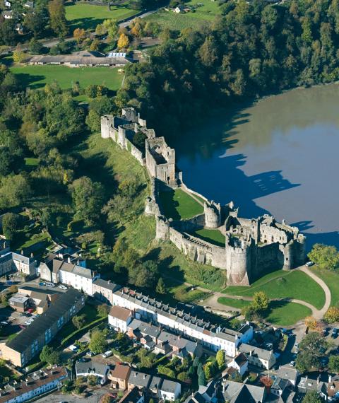 Castell Cas-gwent/Chepstow Castle