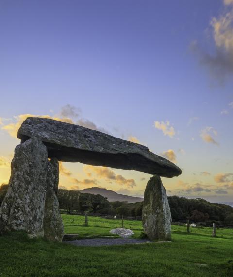 Beddrod Siambr Pentre Ifan/Pentre Ifan Chambered Tomb