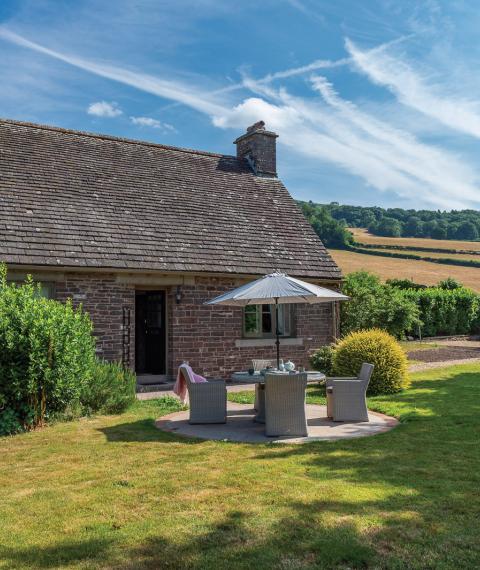 Bwthyn Llys Tretŵr / Tretower Court Cottage
