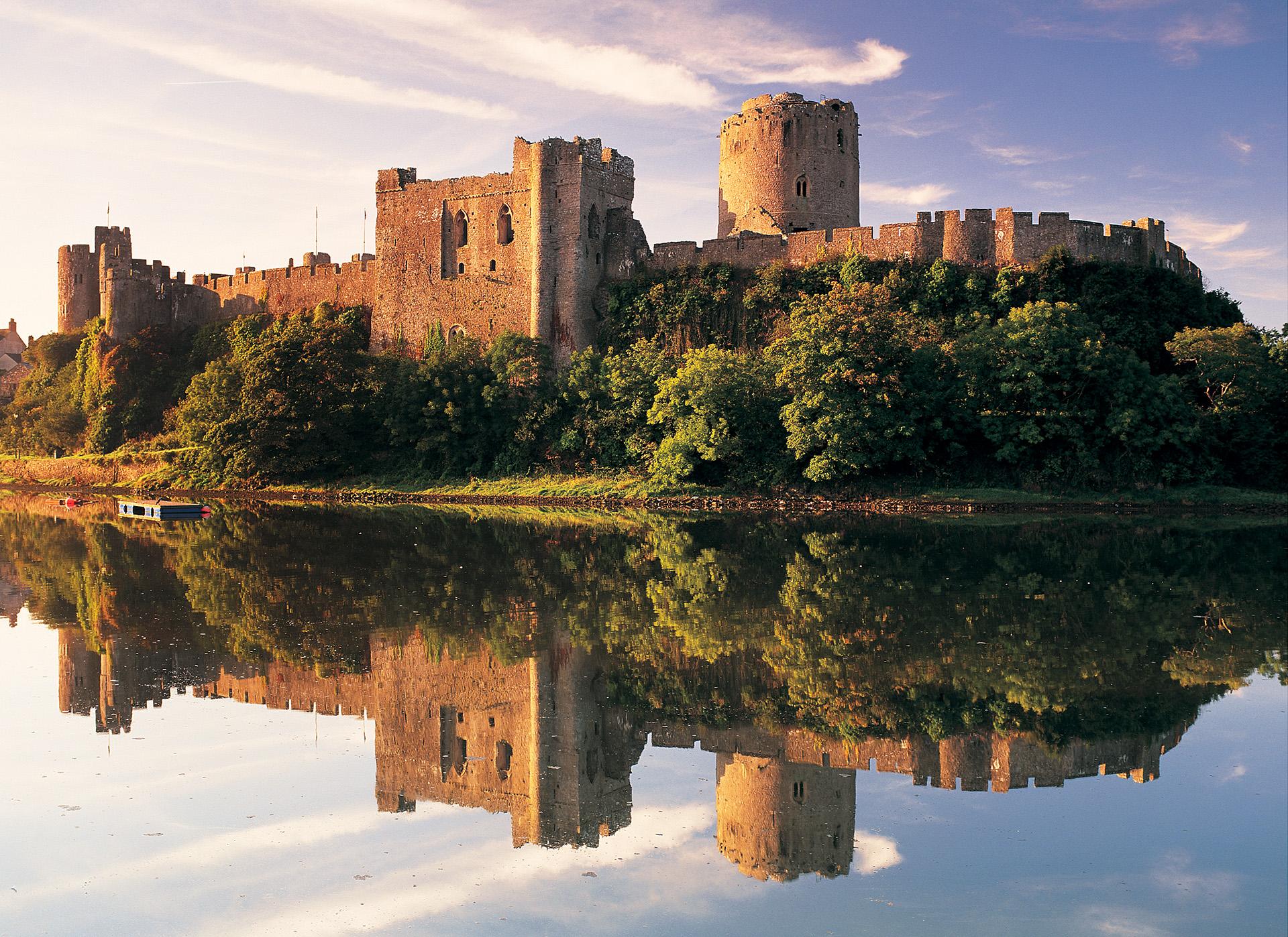Castell Penfro/Pembroke Castle