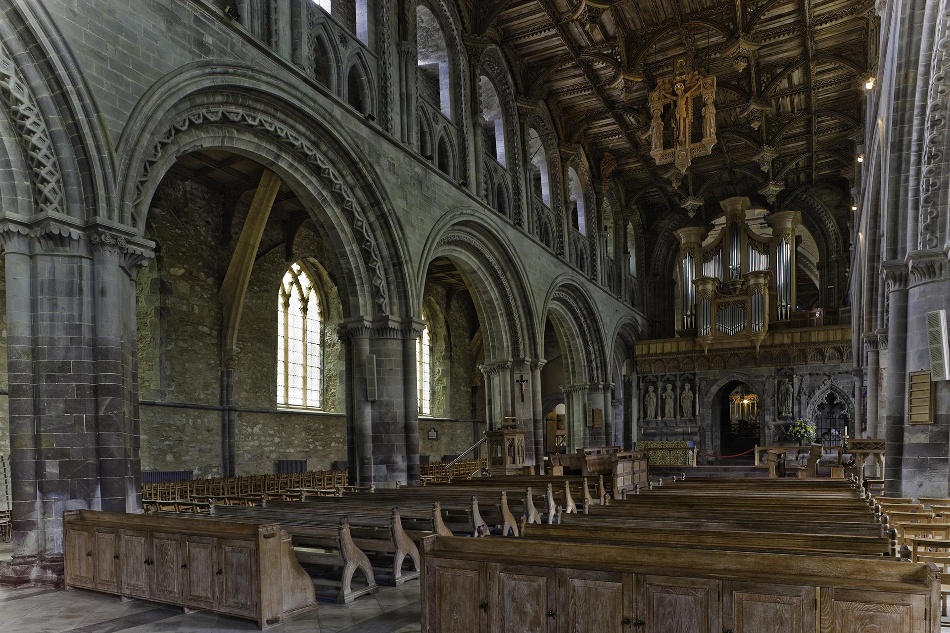 Eglwys Gadeiriol Tyddewi/St Davids Cathedral