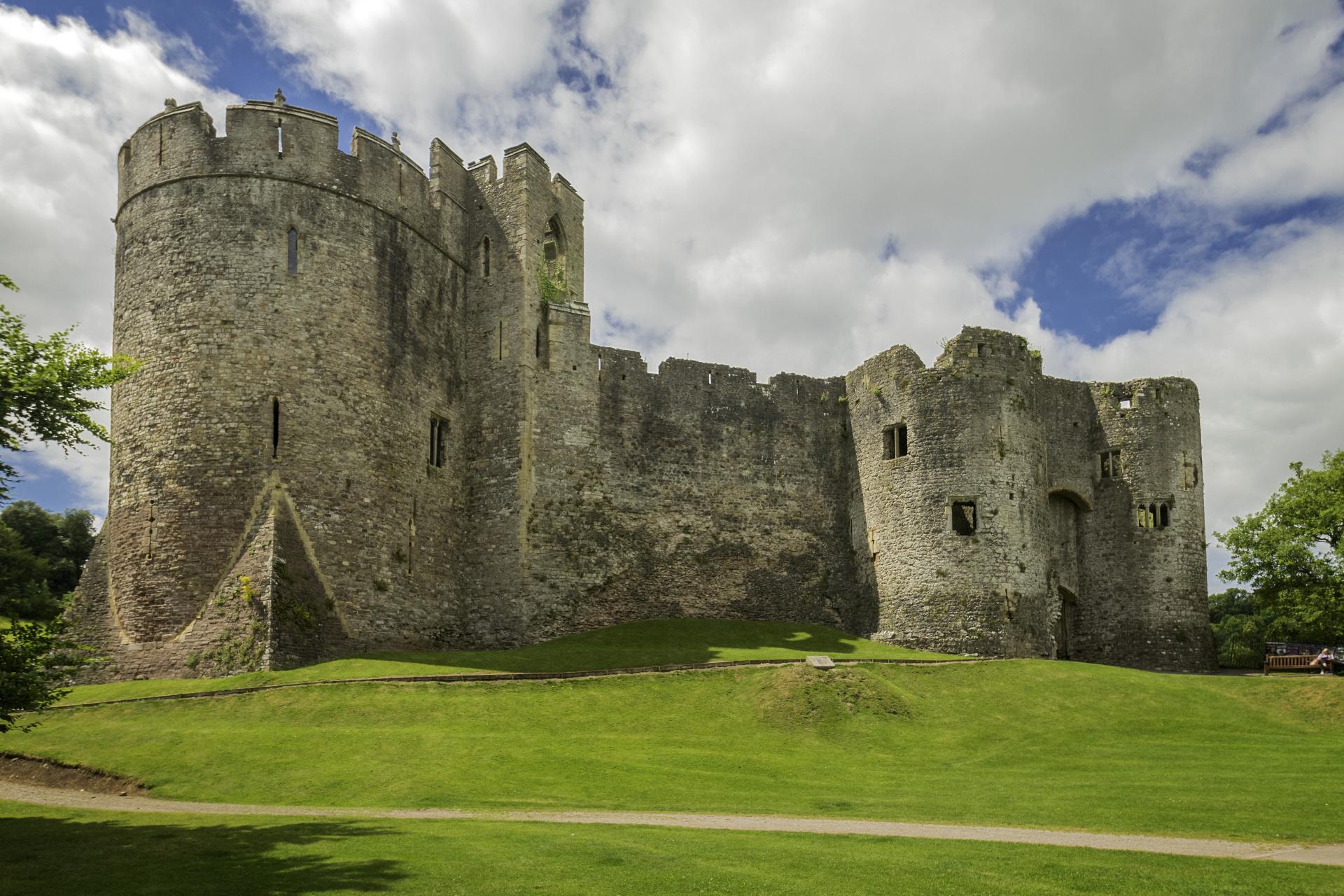 Castell Cas-gwent/Chepstow Castle