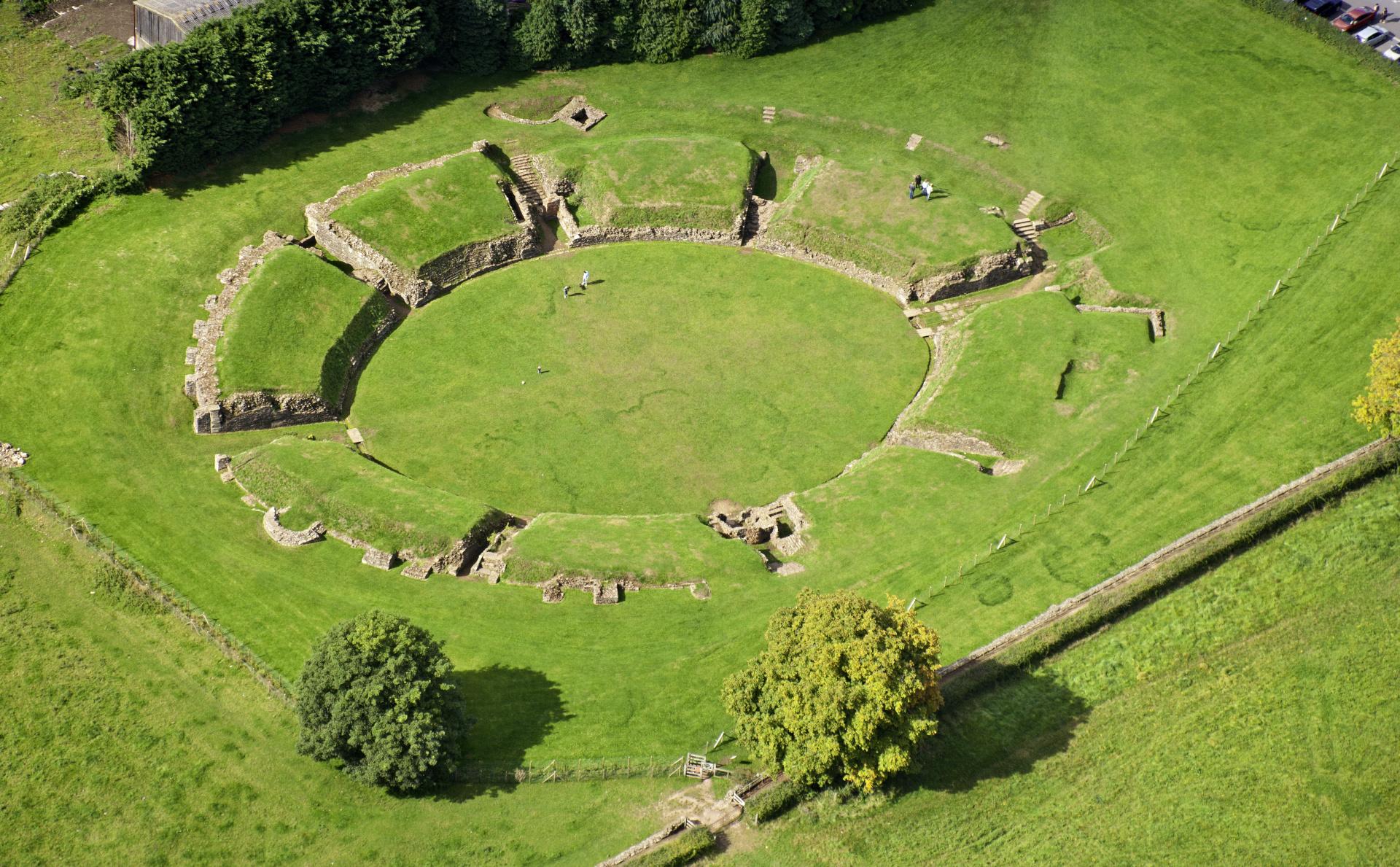 Amffitheatr Caerllion/Caerleon Amphitheatre
