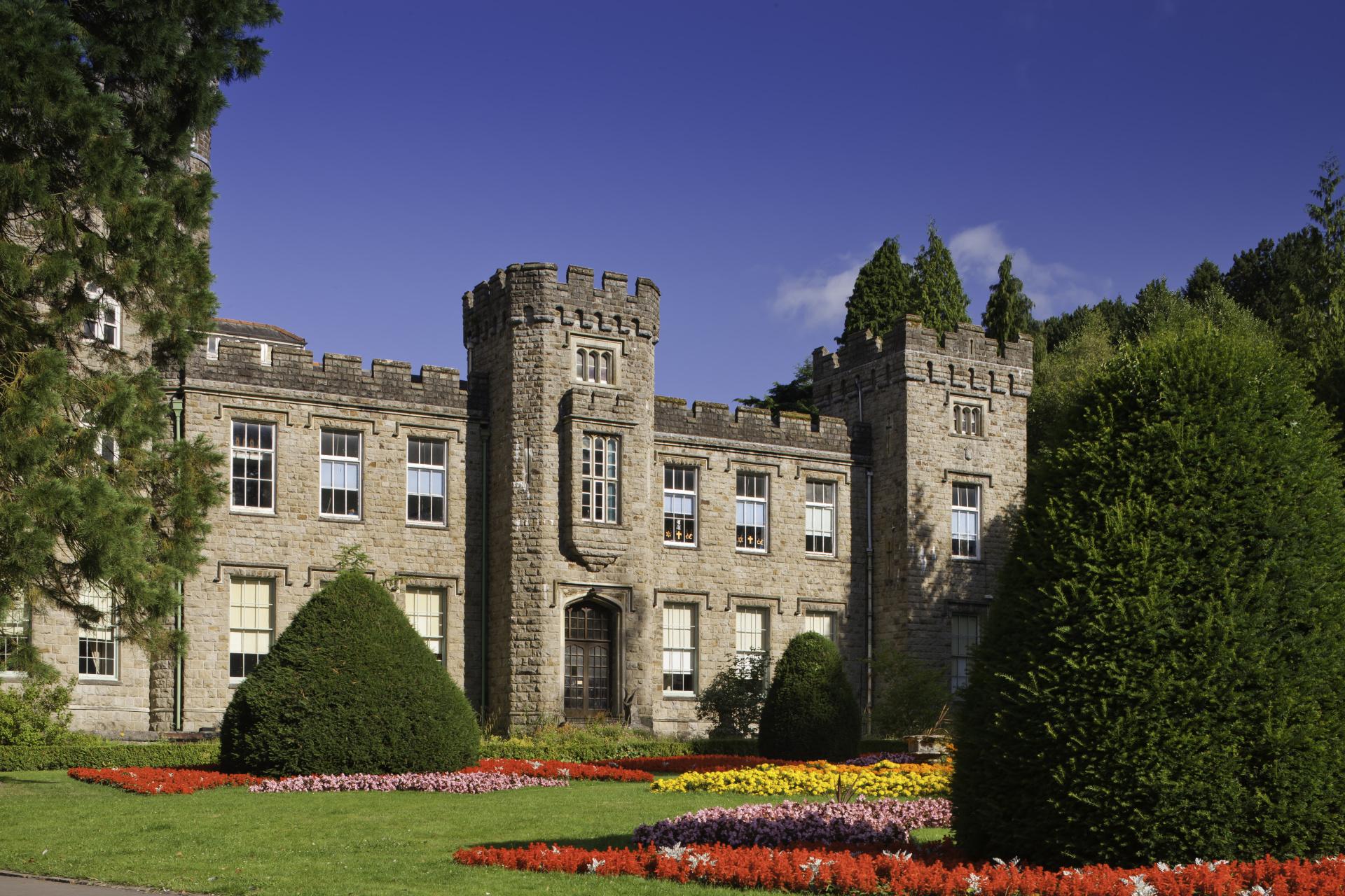 Castell Cyfarthfa/Cyfarthfa Castle