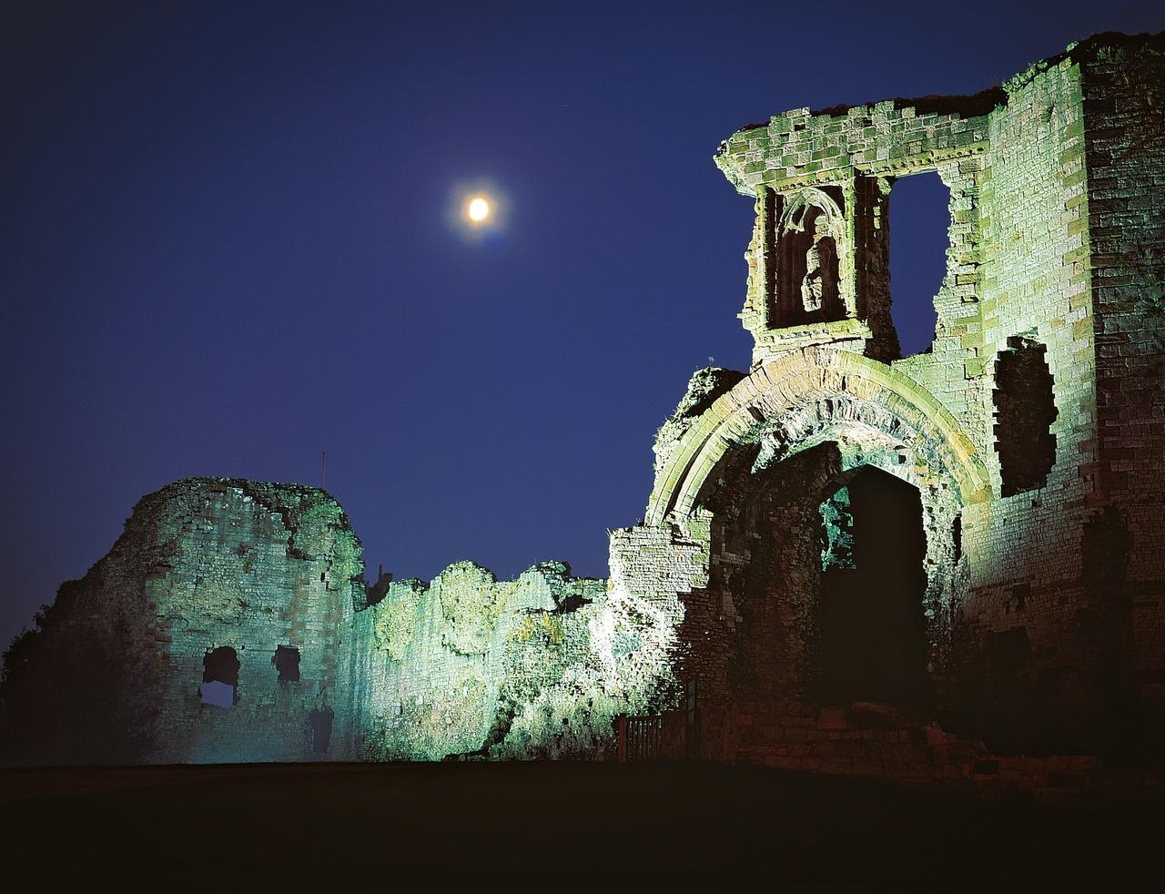 Castell Dinbych / Denbigh Castle