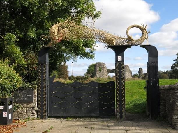 Castell Newydd Emlyn / Newcastle Emlyn entrance